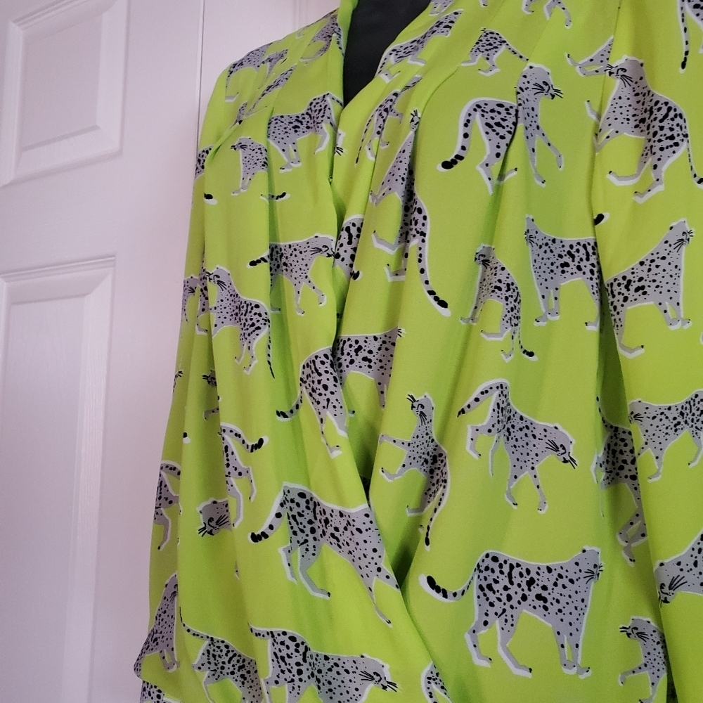 Ann Taylor Wrap Long Sleeves Blouse Cheetah Lime Green Hi-lo Pullover Size XS - Picture 2 of 11